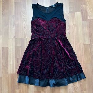 Women’s dark red velvet dress size large